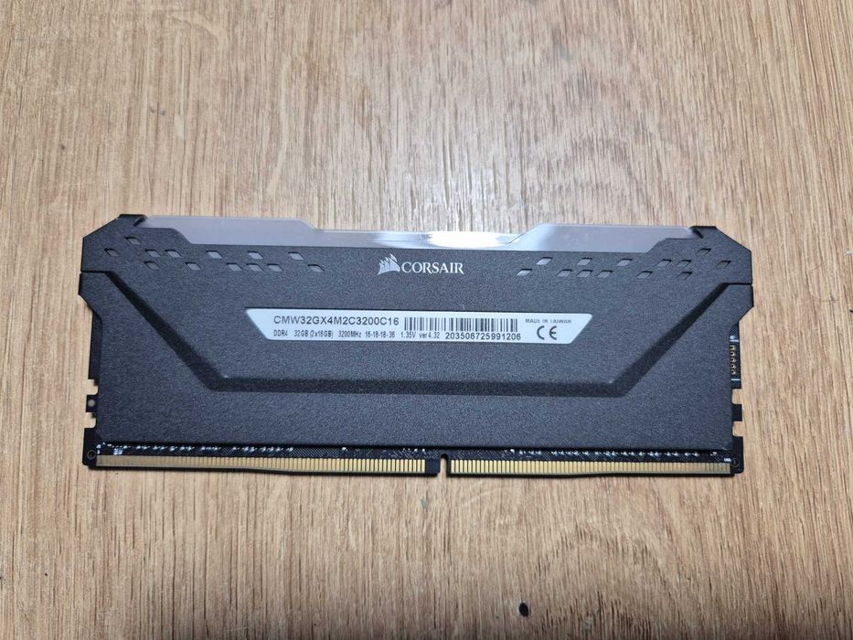 Memorie Corsair Vengeance RGB PRO 32GB, DDR4, 3200MHz, CL16