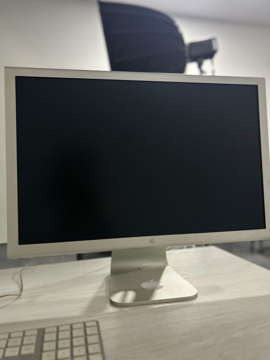 Apple cinema display 23