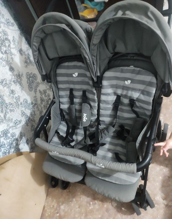 Продаю коляску для близнящек или погодок