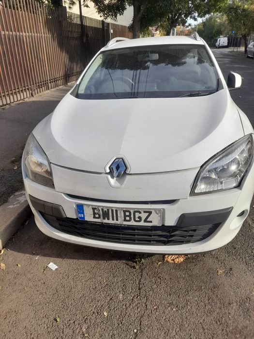 Megane 3  bara fata capota si alte piese