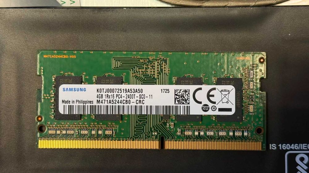 Placă de bază Lenovo IdeaPad 520S-14IKB (80X2) + i5-7200U + 4GB RAM + SSD NVMe 128GB + HDD 1TB