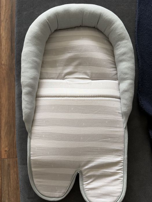 Подложка за бебешки кош за кола