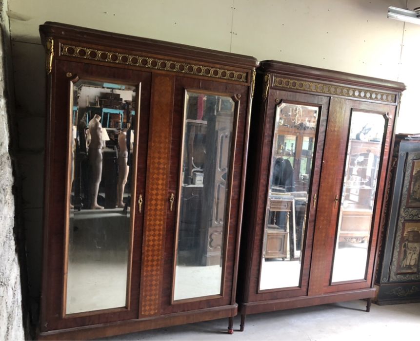 Dulapuri vechi de colecție