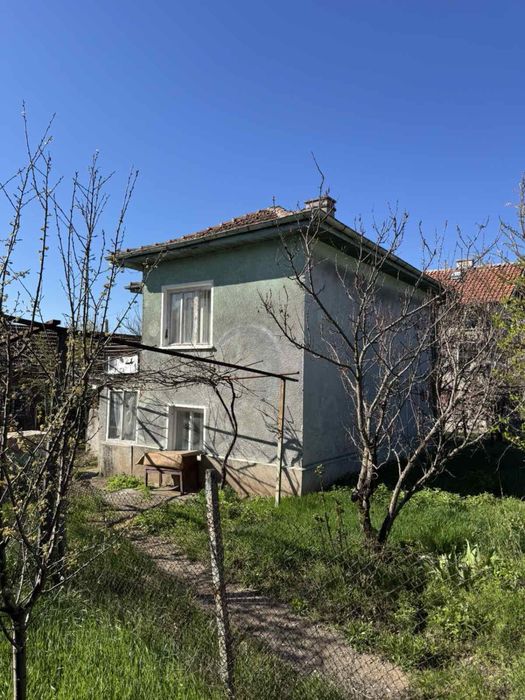 Къща в с.Лобош,област Перник