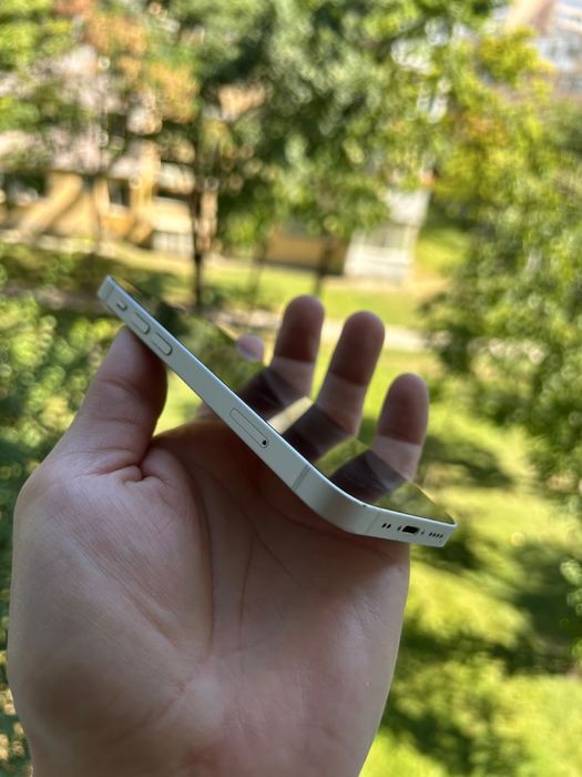 • Iphone  12 mini • BATERIE 100% •