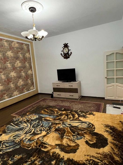 Продаётся, своя 3/5/5, 103м² на Садык-Азимова. Есть лифт.