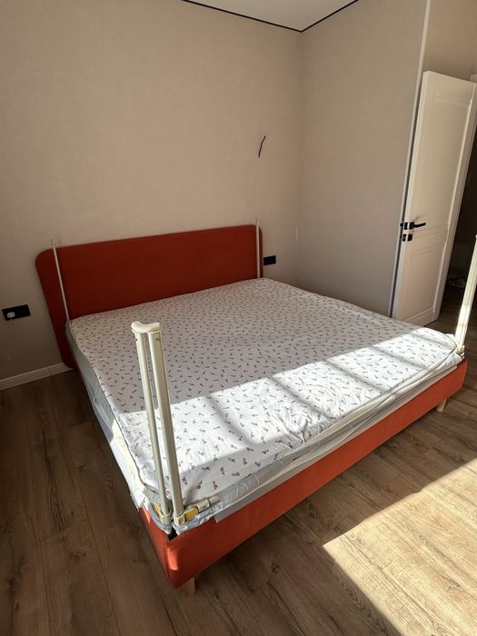 Продается кровать 180*200 с матрацом