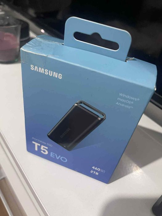 Vând baterie externă