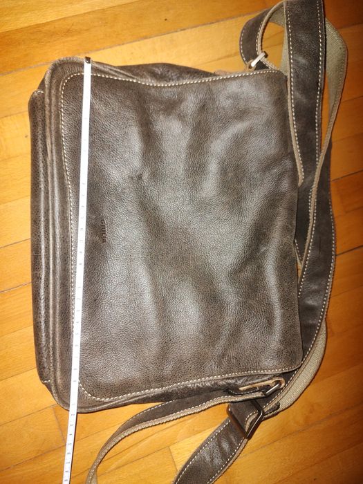 Genți din piele in stare buna