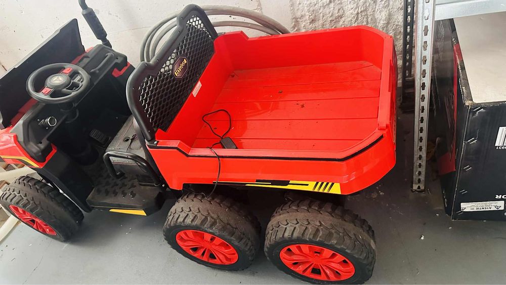 Vand masinuta de copii; are si remorca; duce pana la 60 kg