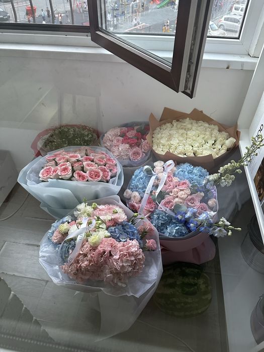 Цветы букеты ………….