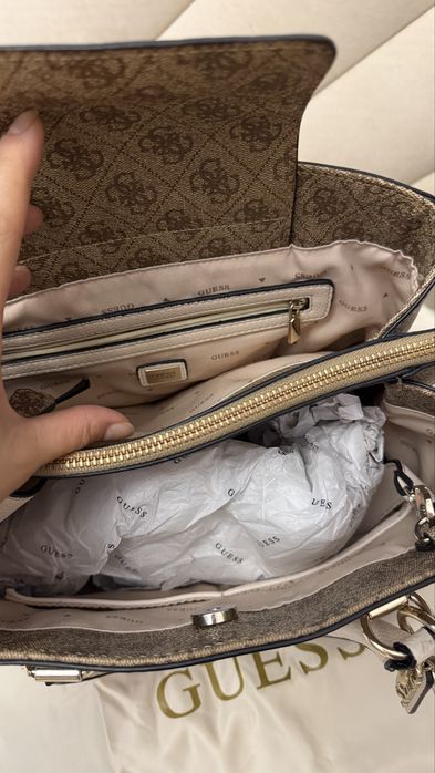Продам сумку Guess читать описание