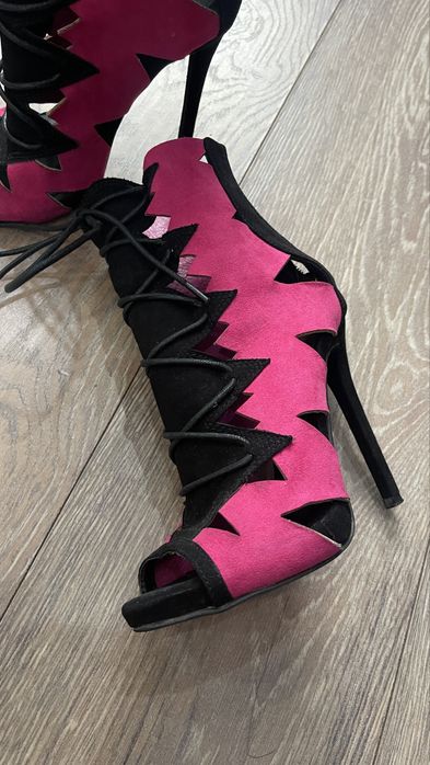 Обувки на Бершка и още модели