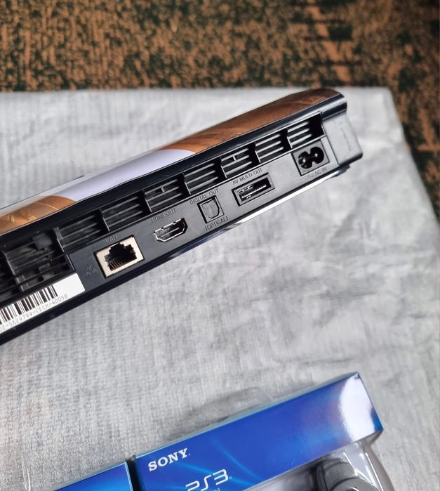 PlayStation 3 super slim 250 GB Plombasi bor.