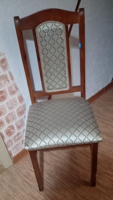Стулья для кухни и гостинной