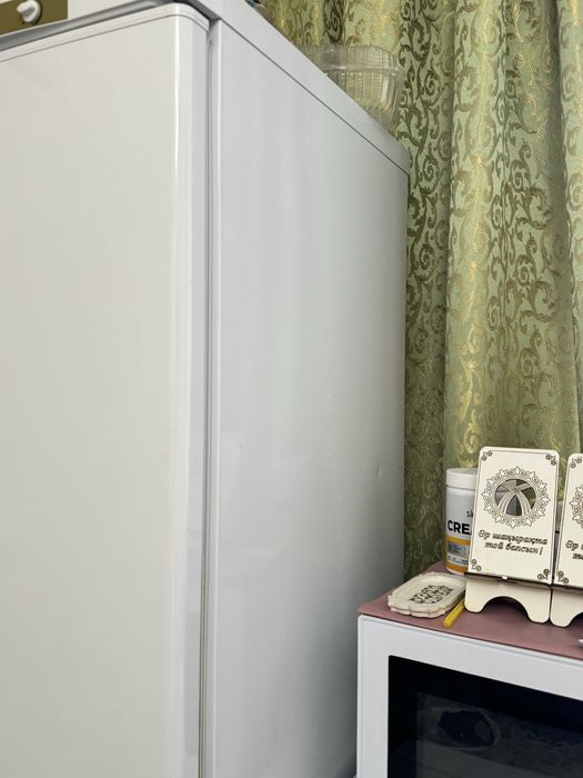 Продам холодильник Indesit