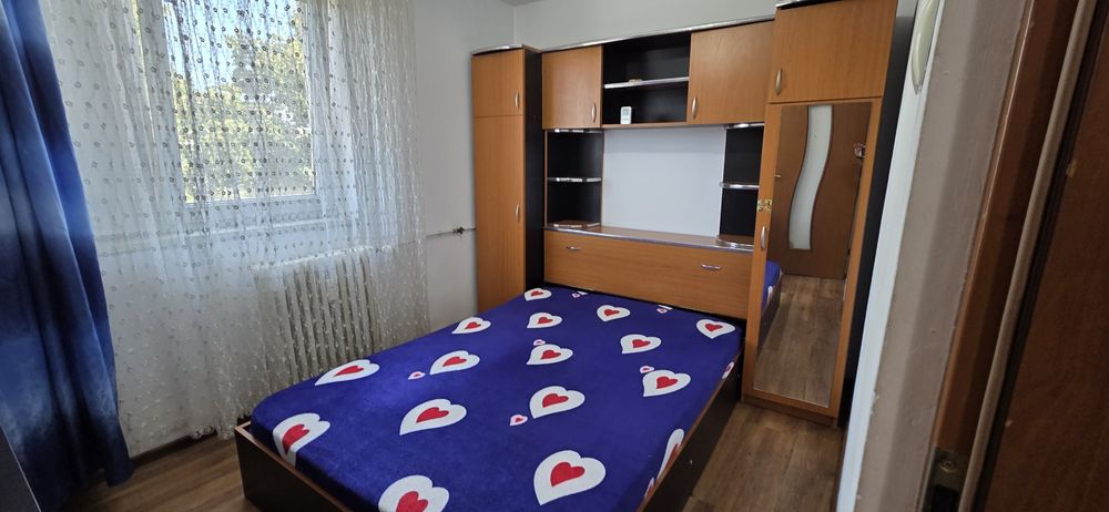 Inchiriez apartament 3 camere