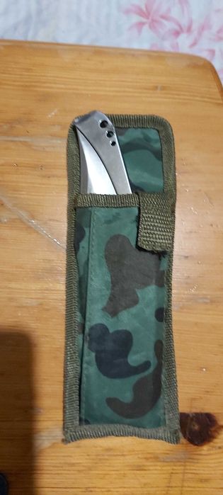 Продавам згъваем  нож с калъф