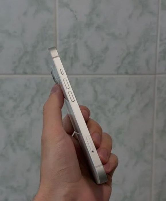 Продам iPhone 13
