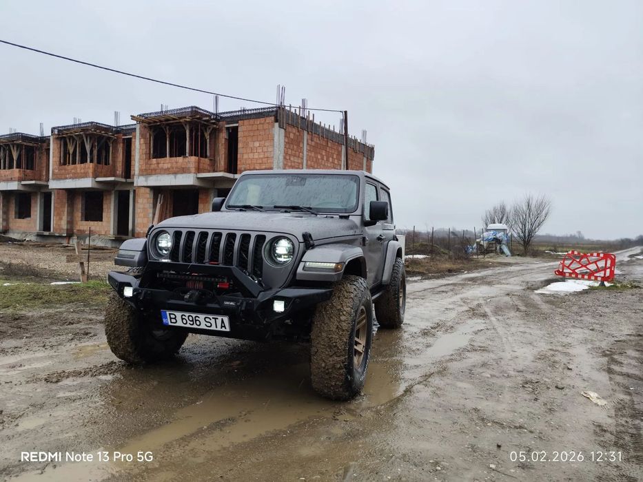 Jeep Wrangler Jeep Wrangler cu multiple dotari esentiale pentru offroad