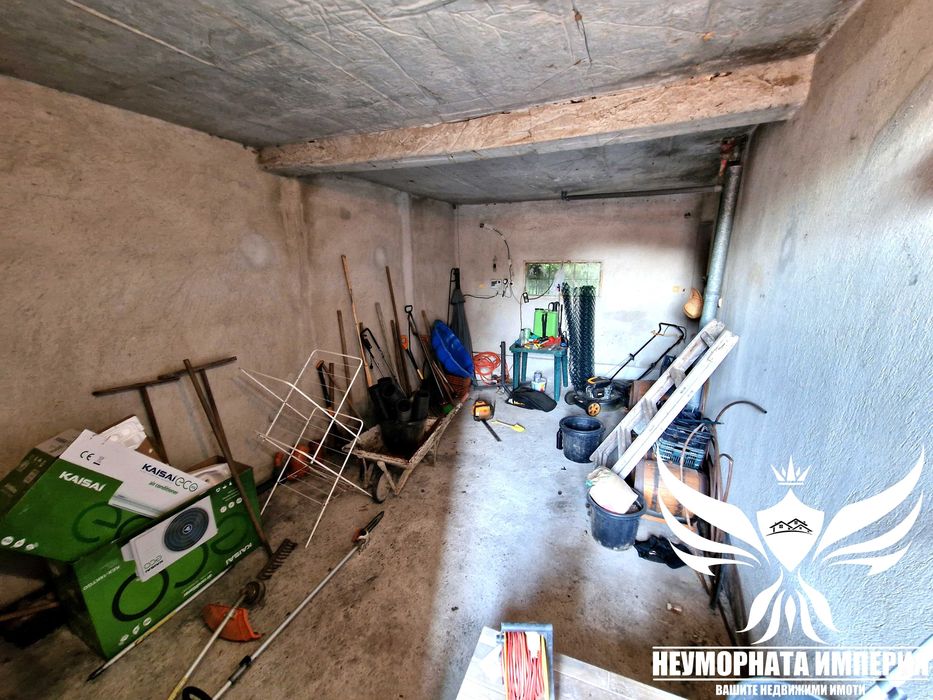 Двуетажна къща с гараж 300РЗП с 900кв. двор село Нови Извор