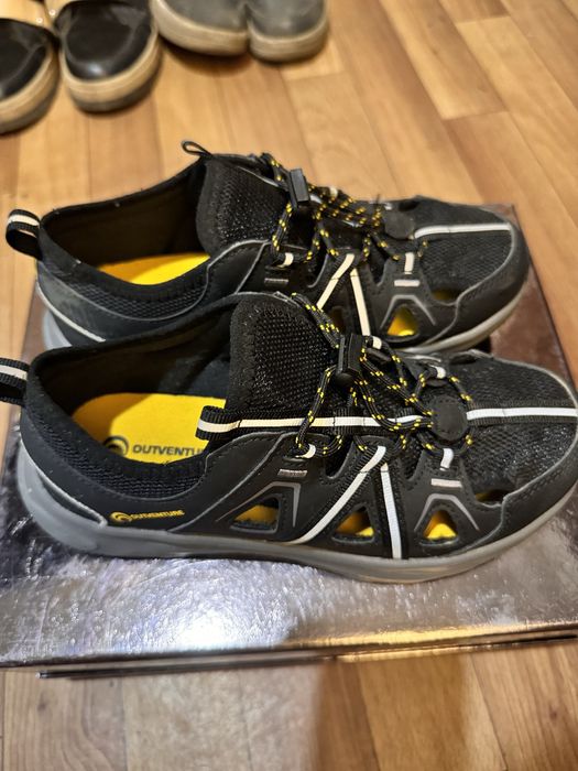 Продам кроссовки летние outventure