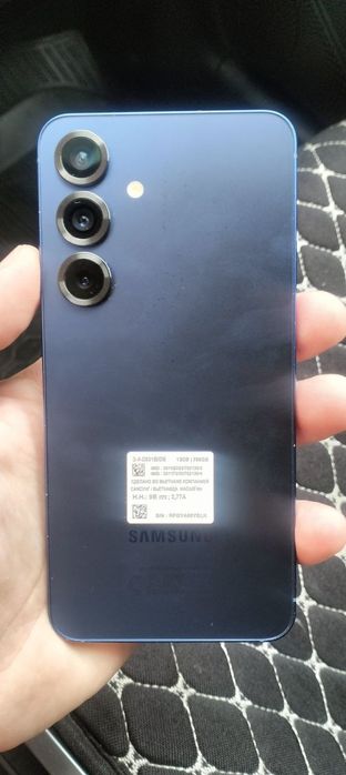 Продам Samsung S25 12/256