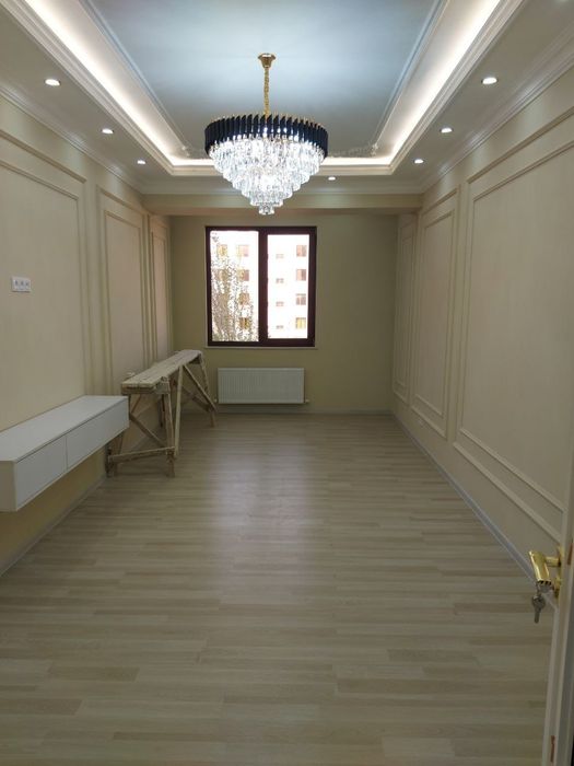 Men uni sika boshladim va u uygondi.