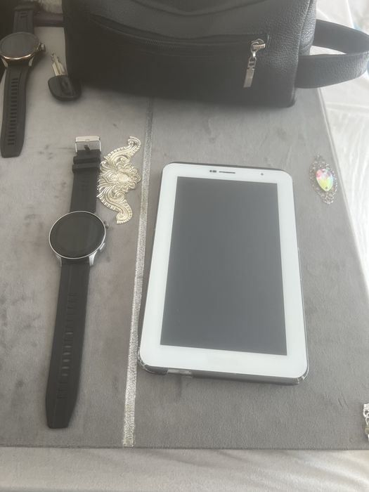 Planshet smartwatch sotiladi 100 min