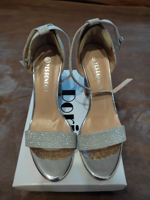 Абитуриентски рокли