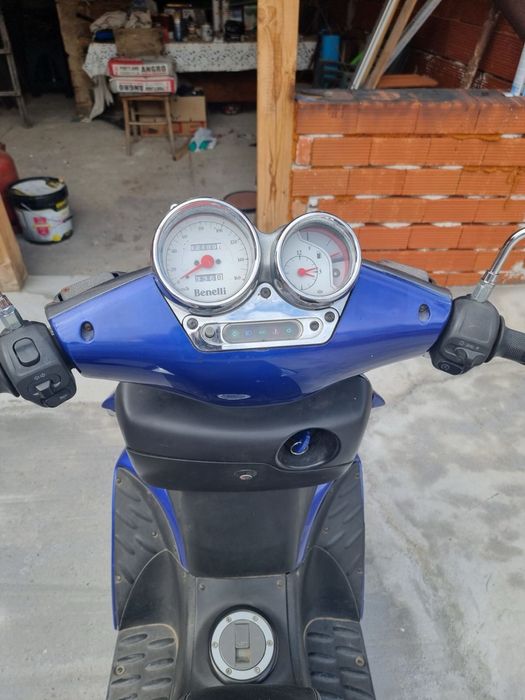 Запазен скутер Velvet Benelli