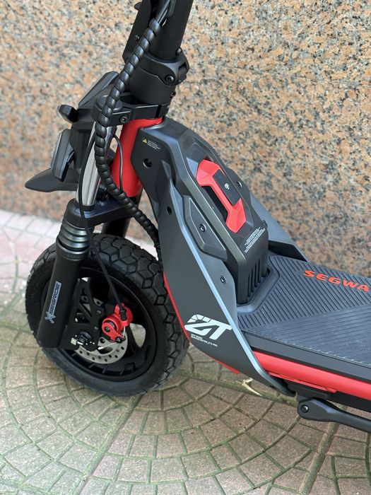 Нова!Електрическа тротинетка Segway ZT3 Pro