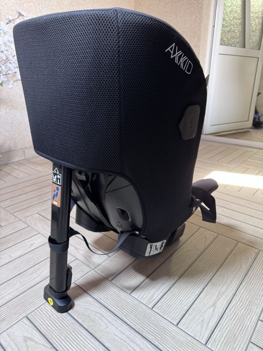 Детско столче за кола Axkid minikid 4 pro. 61-125см. Сиво-Черно