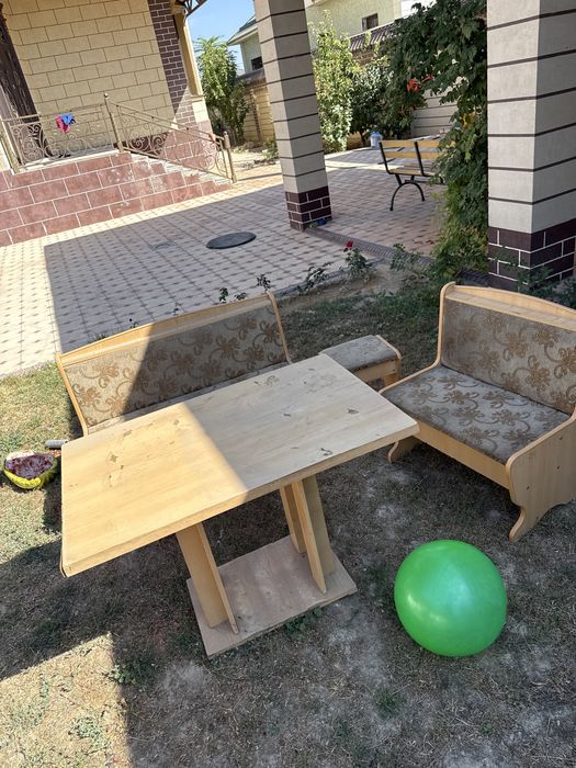Стол стулья даром!!