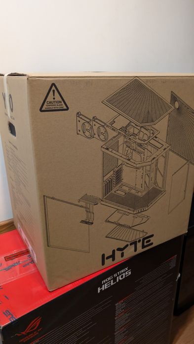 Компютърна кутия Hyte Y70