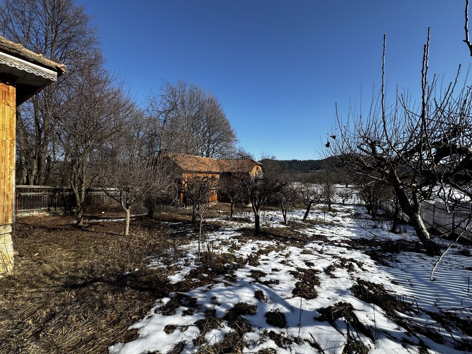 Vând casă la țară