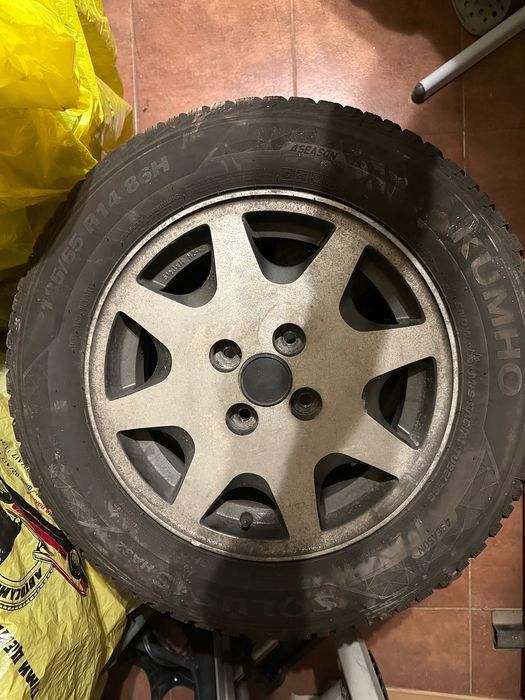 Гуми Kumho Solus 4s 185/65/14 с джанти Lancia