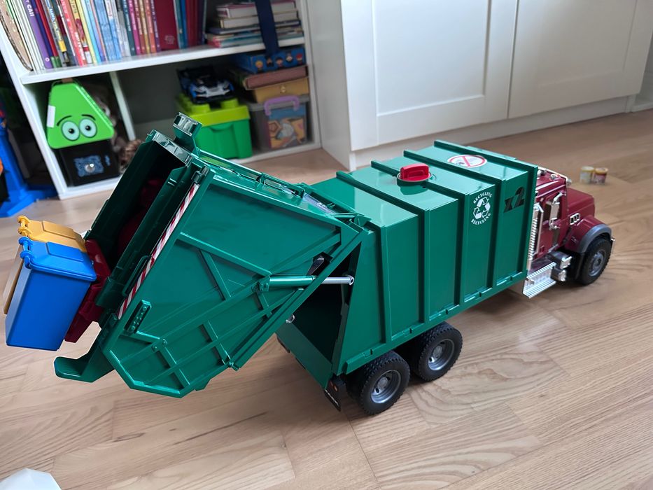 Camion Bruder 2812 Camion de gunoi MACK Granite