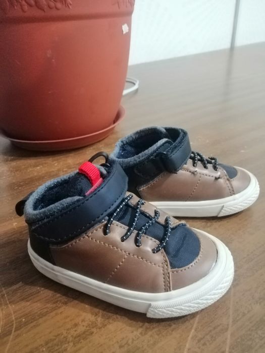 Продам детские ботинки