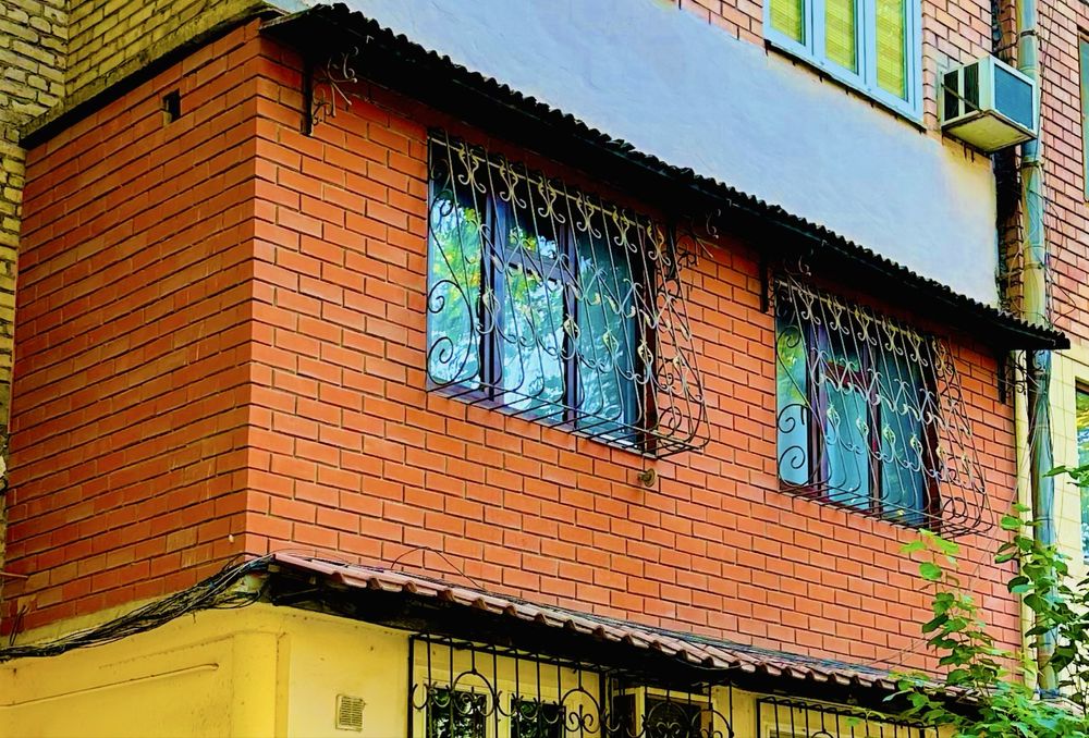 Своя Метро Хамза 3в4/2/4 кирпич Балкон 2x6 Закрытый двор Есть Шлагбаум