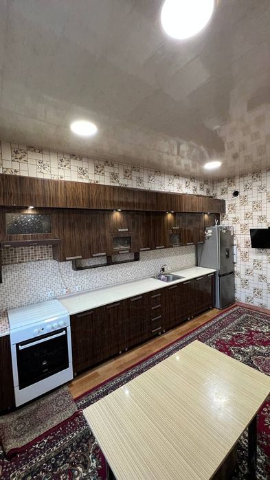 4 xonalik kvartira sotiladi. Olmazor tumani Nurafshon ko'chasi. Sebzor