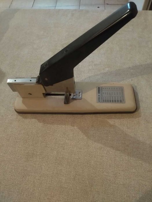 Мощный степлер для книг. дипломных работ, блокнотов, книг и другое