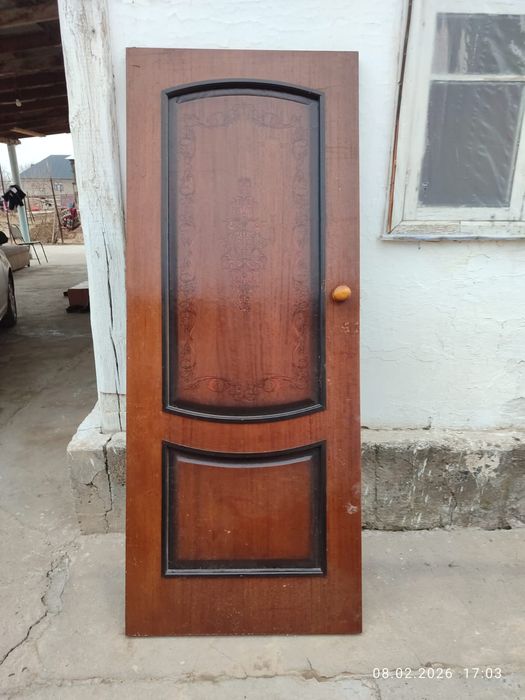 Ағаш есиктер бар