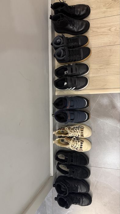 Продам семь  пар детской обуви 35 размер