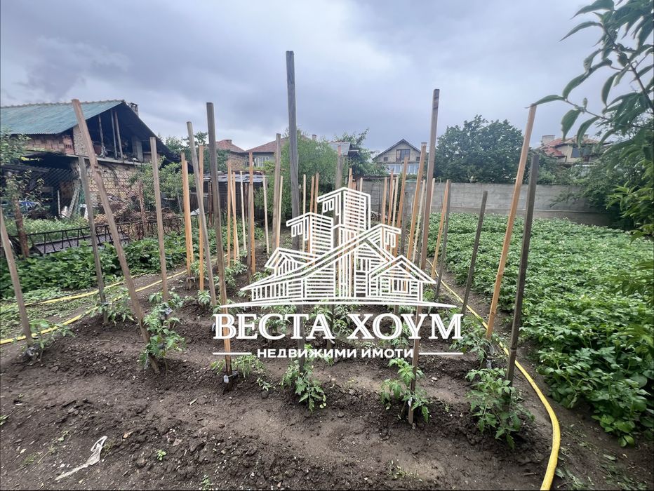 Двуетажна къща в гр. Крън