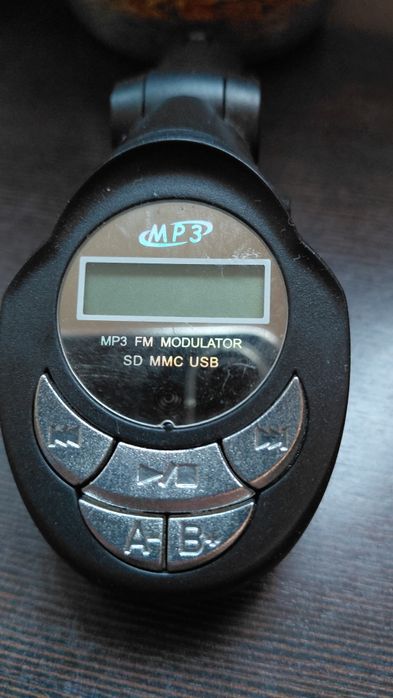 FM трансмитер за автомобил