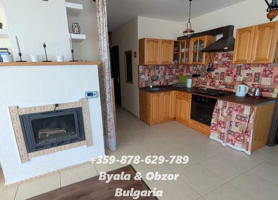 Просторен двустаен апартамент с камина