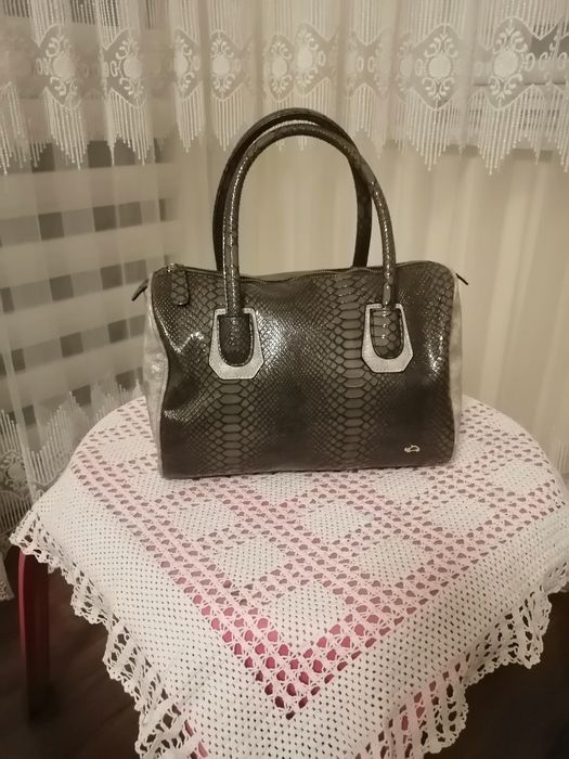 Дамска чанта чисто нова