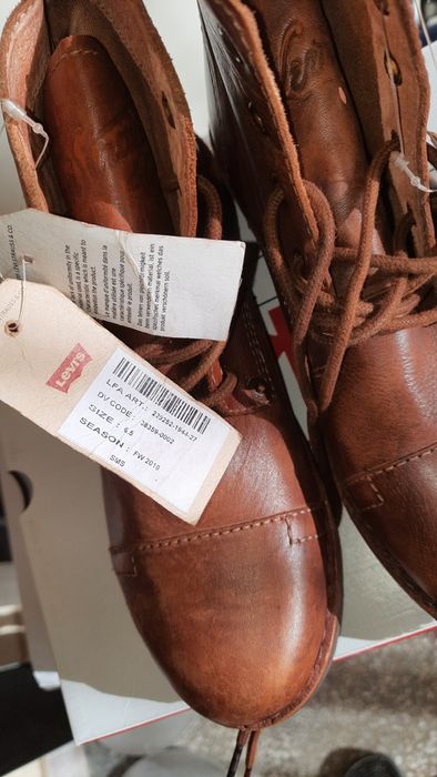 Ghetuțe din piele marca Levi's