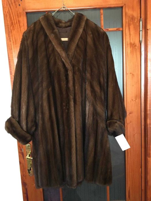 Vând blană nurcă nouă